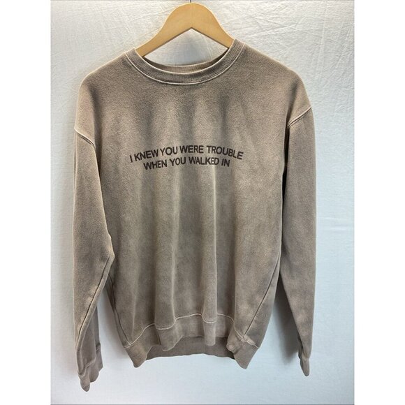 UO x Taylor Swift Red Taylor's Version SAND Small oversized Sweatshirt - Picture 2 of 9